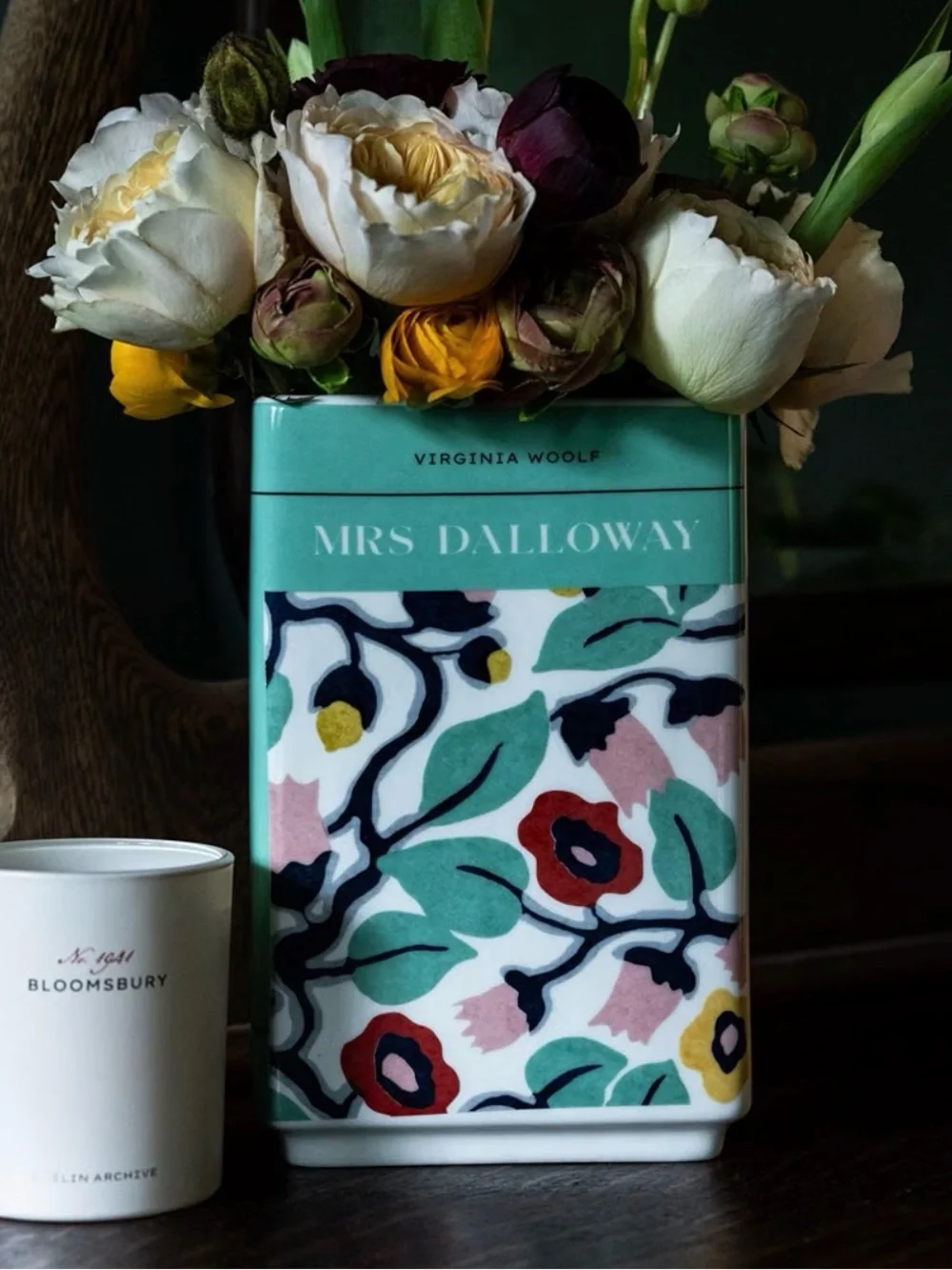 NIB ceramic vase - Mrs Dalloway book